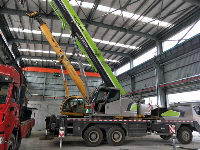 阿合奇县高空车出租需要注意哪些安全事项？