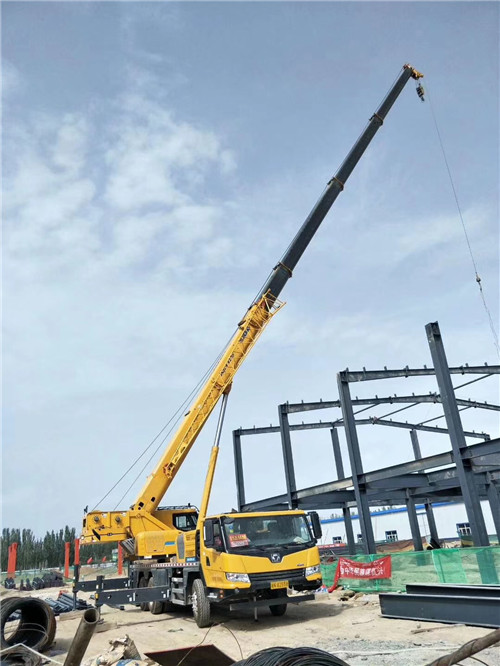 阿合奇县超高层建筑钢结构吊装案例